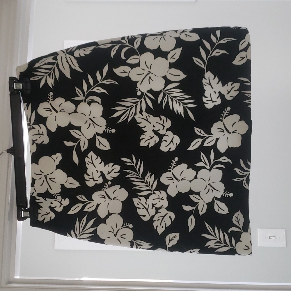 Talbots Petites size 14 Black and White skirt